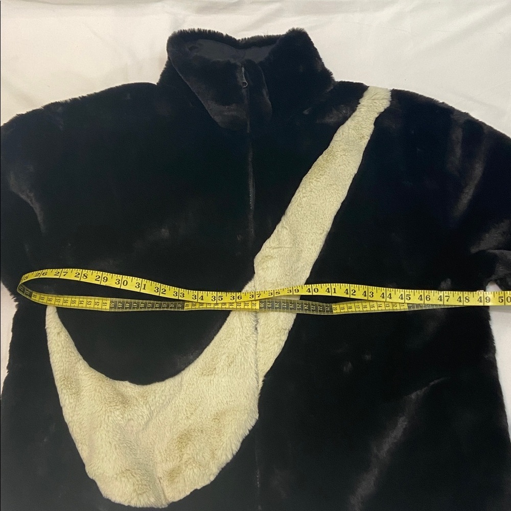 Nike Women’s Sport Wear,Black And Fossil,Swoosh Logo,Faux FurJacket.Size-Medium. - Picture 7 of 15